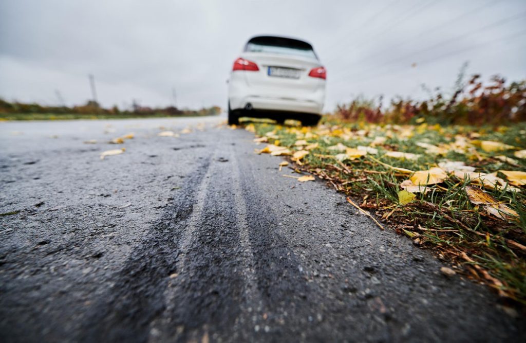 Trag kočenja automobila prilikom zaustavljanja