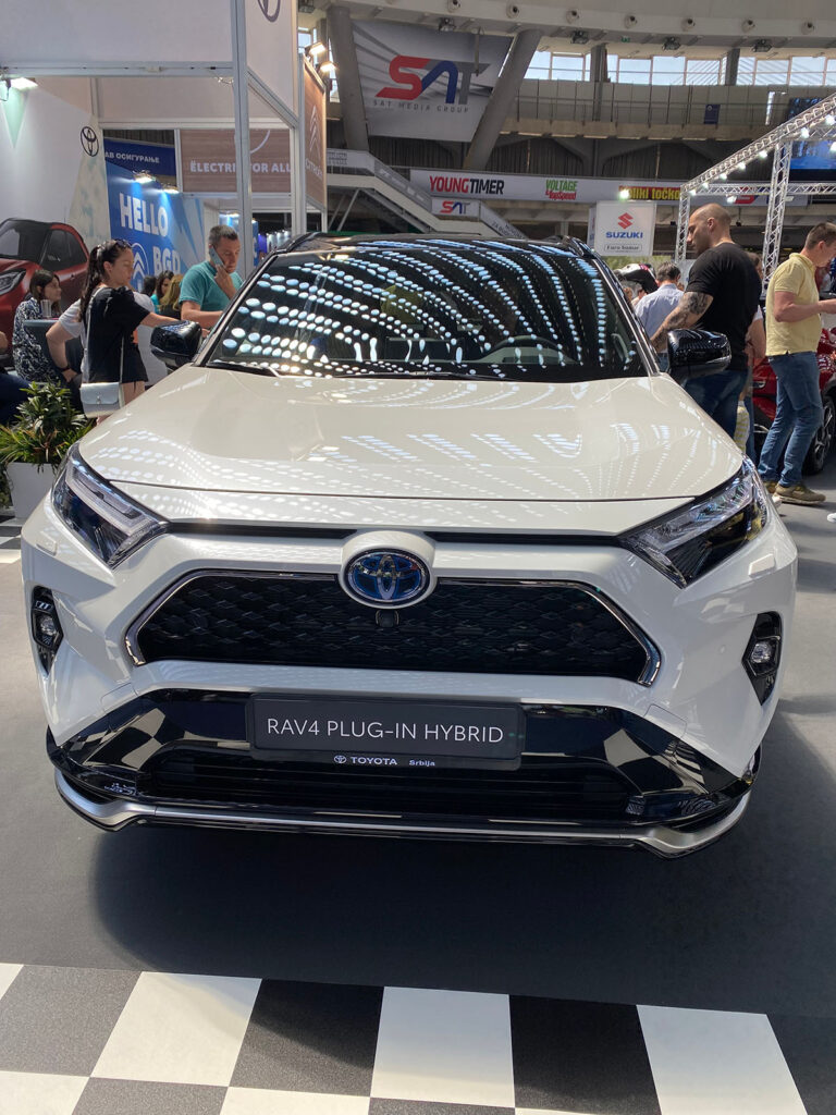 Nova Toyota Rav 4 na sajmu automobile u Beogradu 2024 godina