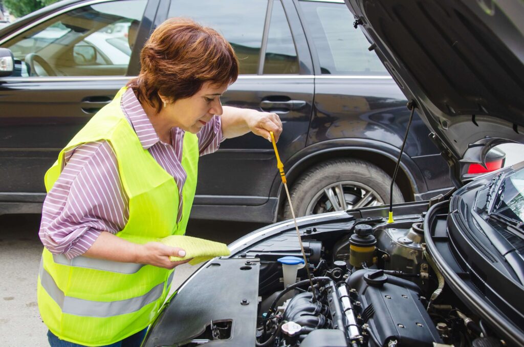 Provera nivoa motornog ulja u automobilu