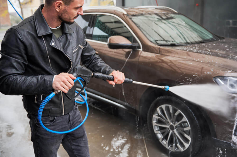 Čišćenje i pranje automobile pre prodaje.