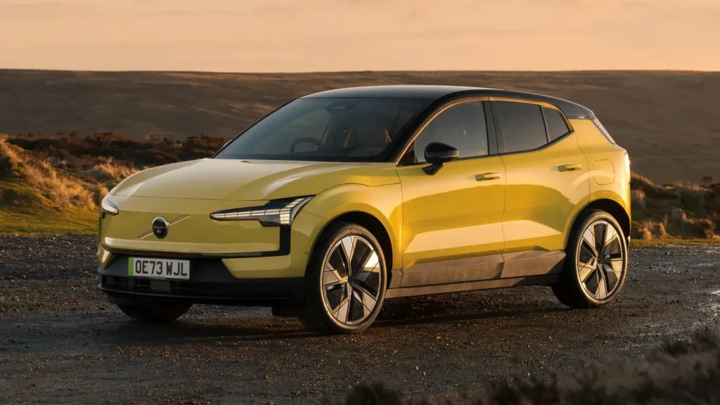 Volvo EX30 poptuno električan, najbolji porodicni automobil po izboru zena u 2024. godini.