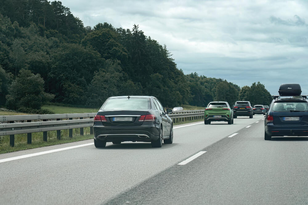 Šta je defanzivna vožnja, da li znate? 3 Održavanje propisanog razmaka između automobila na putu - defanzivna vožnja