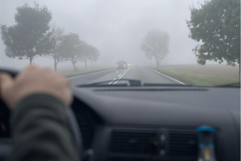 Šta je defanzivna vožnja, da li znate? 5 Vožnja automobila u maglovitim uslovima.