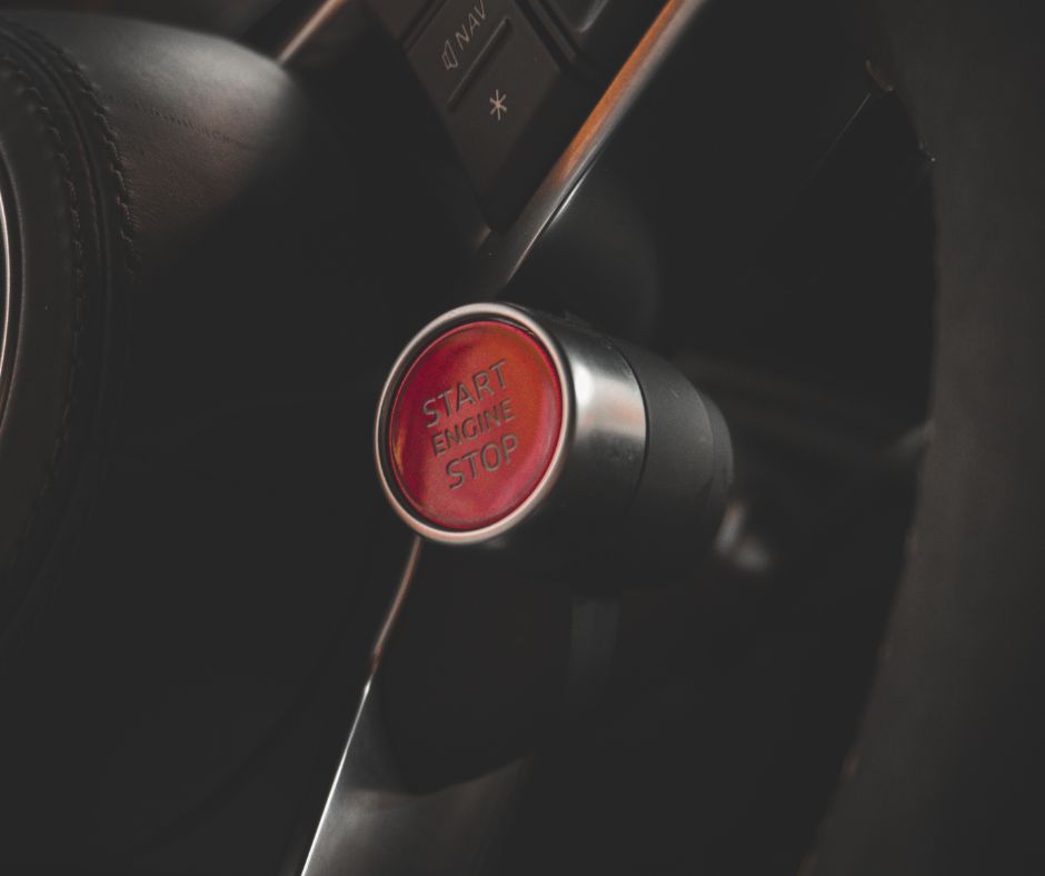 Start-stop dugme u automobilu