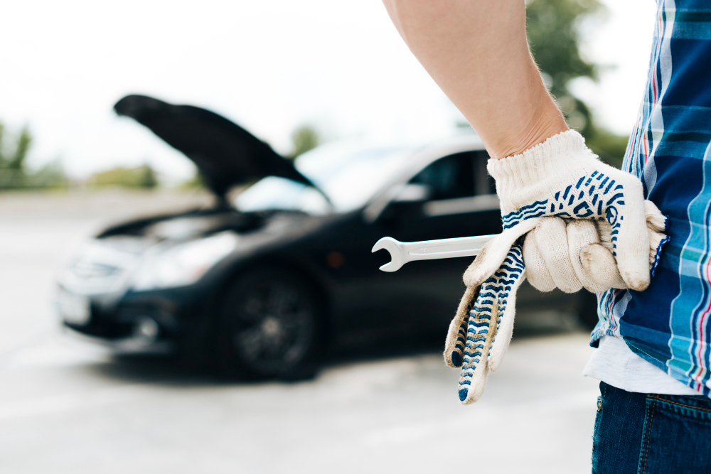 Pokvaren automobil spreman za dijagnostiku.